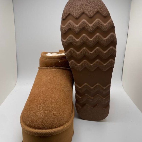 CUSHIONAIRE Women's COZY Genuine Suede pull on platform boot CHESTNUT 7.5 - Picture 6 of 6